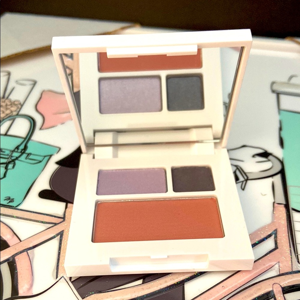 🆕 Clinique Eyeshadow Palette with Purple, Gray, and Orange Shades